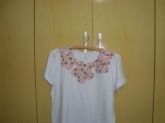 Camiseta gola flor