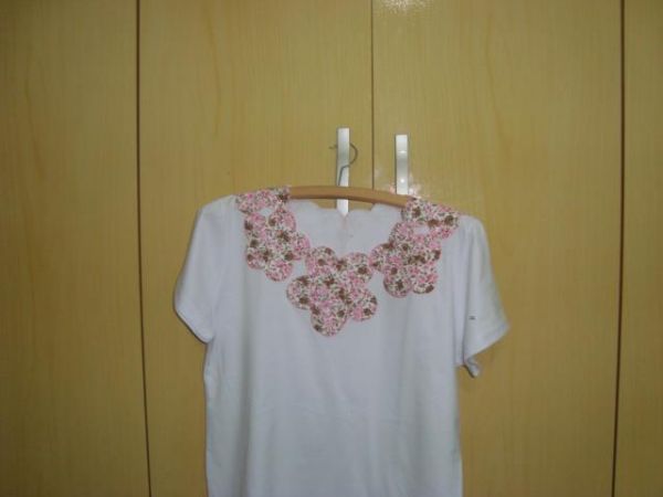 Camiseta gola flor